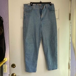 Levis High Waisted Mom Jean